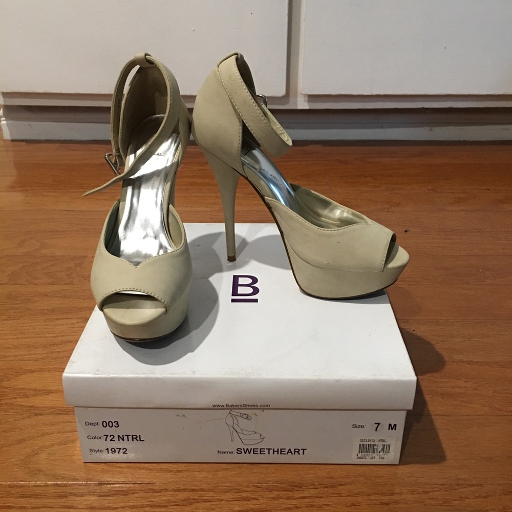 🛍 Bakers ‘Sweetheart’ Peep Toe Platforms